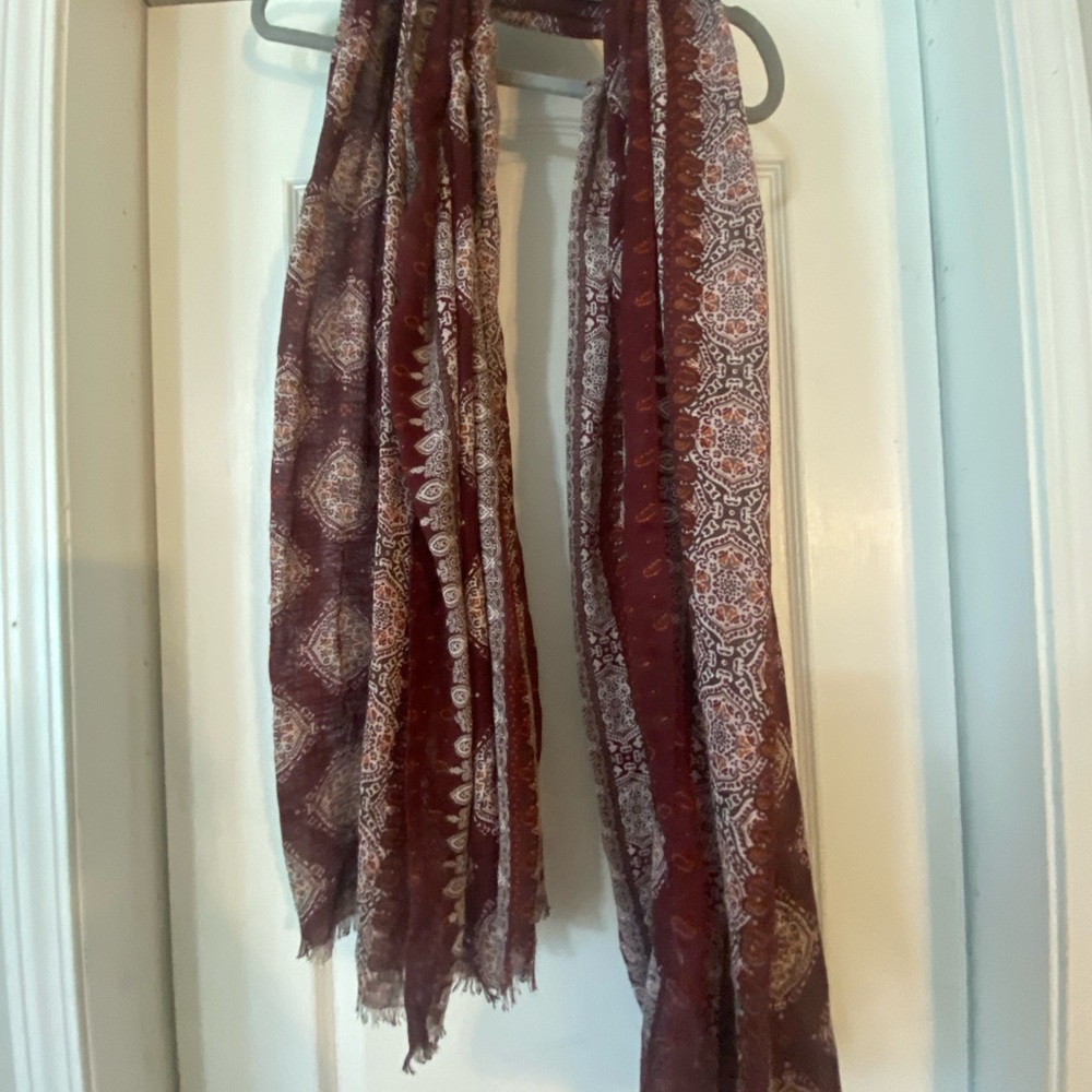 Elegant Paisley Scarf in Rich Burgundy